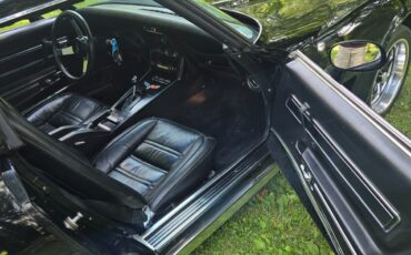 Chevrolet-Corvette-1977-Coupe-2
