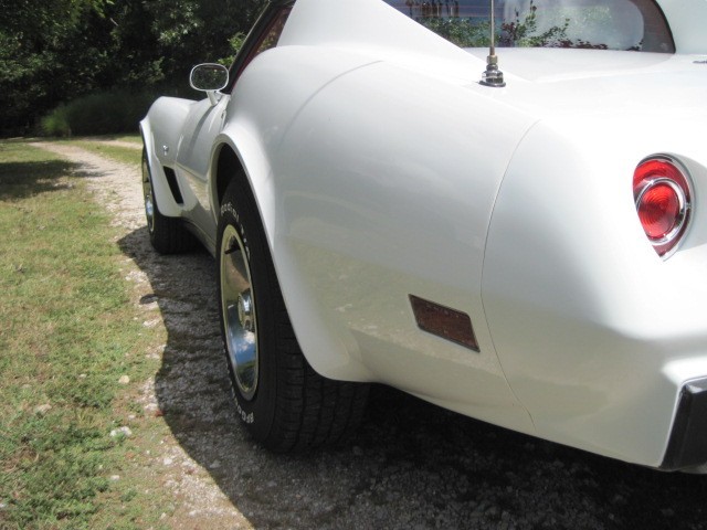 Chevrolet-Corvette-1977-Coupe-21