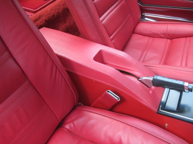 Chevrolet-Corvette-1977-Coupe-27