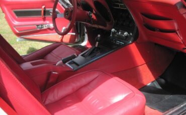 Chevrolet-Corvette-1977-Coupe-3