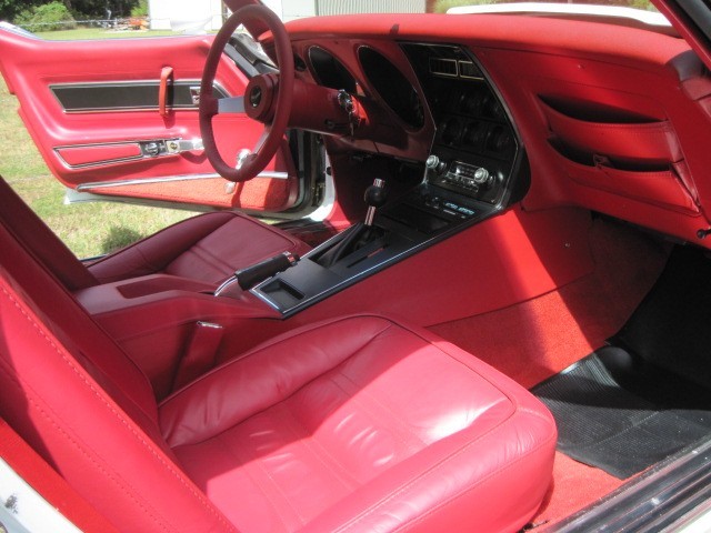 Chevrolet-Corvette-1977-Coupe-3