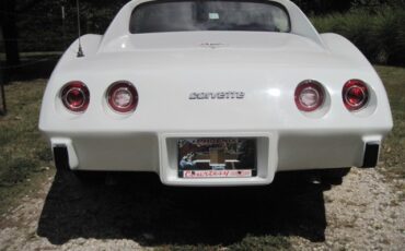 Chevrolet-Corvette-1977-Coupe-7