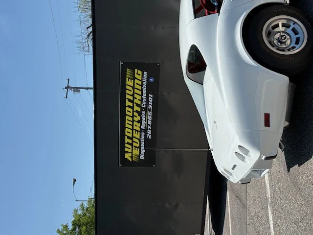 Chevrolet-Corvette-1977-White-Red-2
