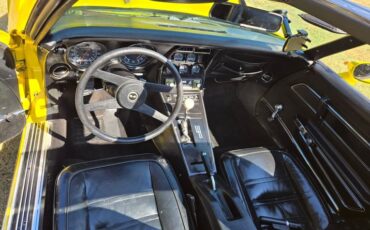 Chevrolet-Corvette-1977-Yellow-Black-16