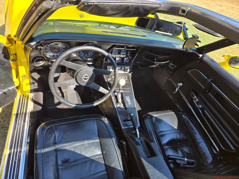 Chevrolet-Corvette-1977-Yellow-Black-16