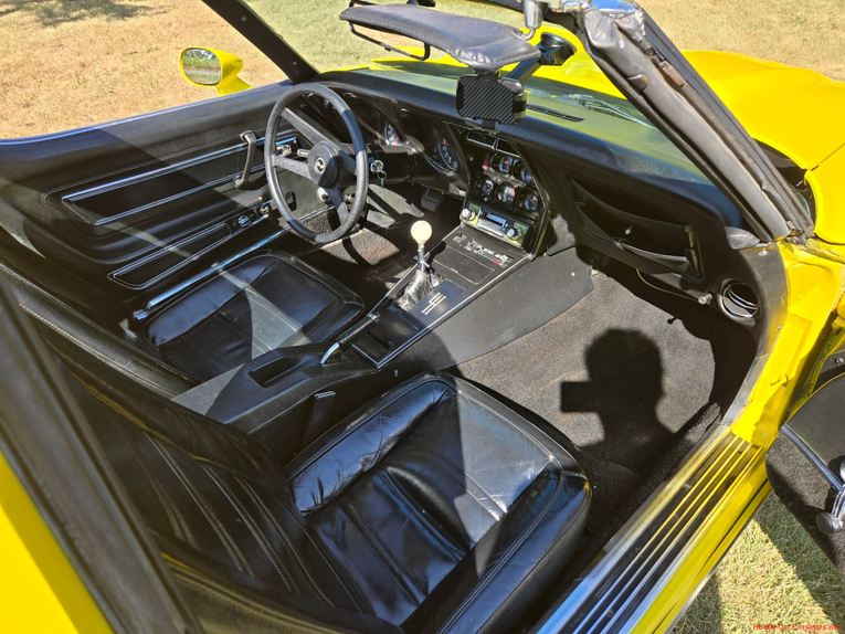 Chevrolet-Corvette-1977-Yellow-Black-17