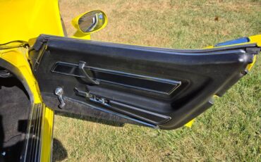 Chevrolet-Corvette-1977-Yellow-Black-18