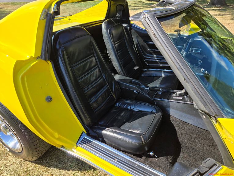 Chevrolet-Corvette-1977-Yellow-Black-19