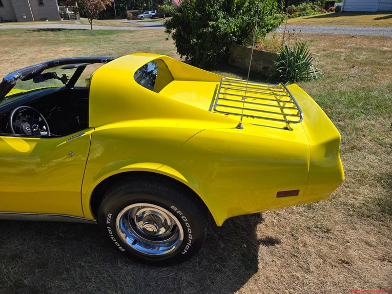 Chevrolet-Corvette-1977-Yellow-Black-2