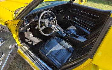 Chevrolet-Corvette-1977-Yellow-Black-3