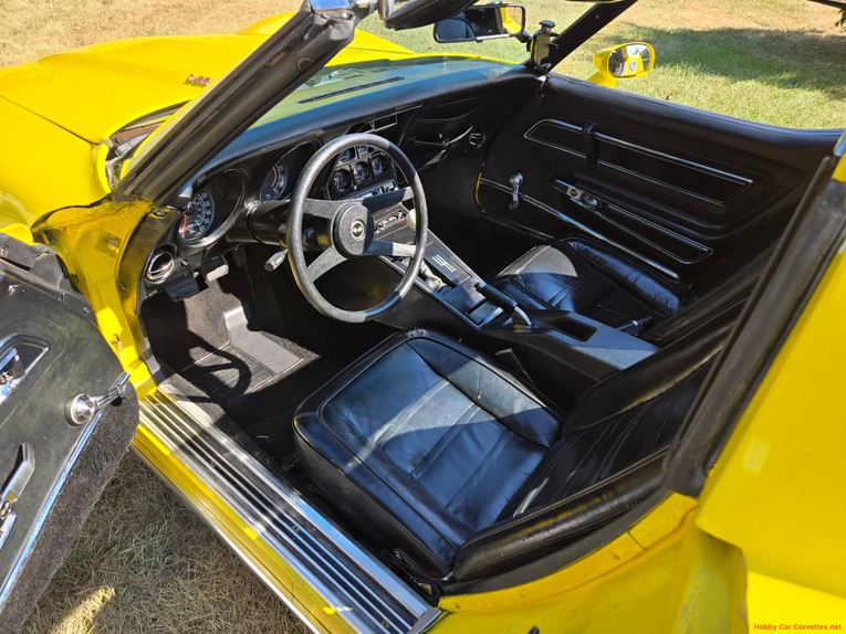 Chevrolet-Corvette-1977-Yellow-Black-3