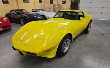 Chevrolet-Corvette-1977-Yellow-Black-30