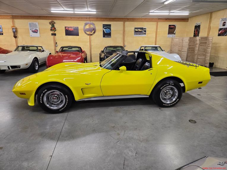 Chevrolet-Corvette-1977-Yellow-Black-32