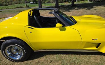 Chevrolet-Corvette-1977-Yellow-Black-37