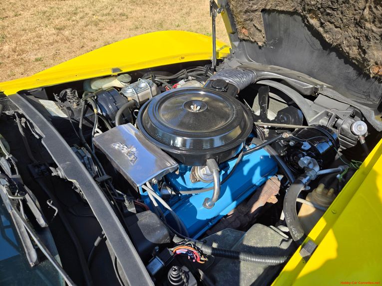 Chevrolet-Corvette-1977-Yellow-Black-4