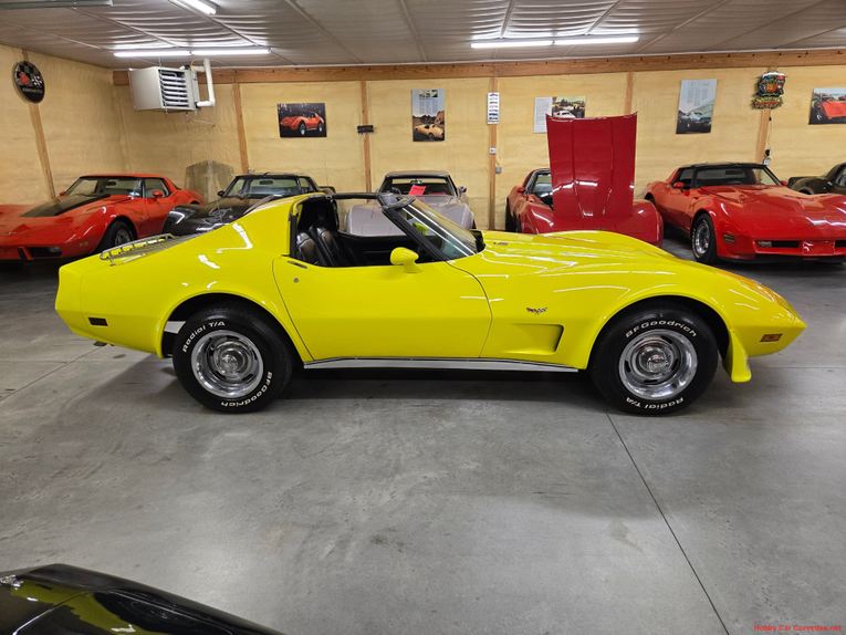 Chevrolet-Corvette-1977-Yellow-Black-43