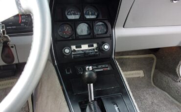 Chevrolet-Corvette-1978-Coupe-17