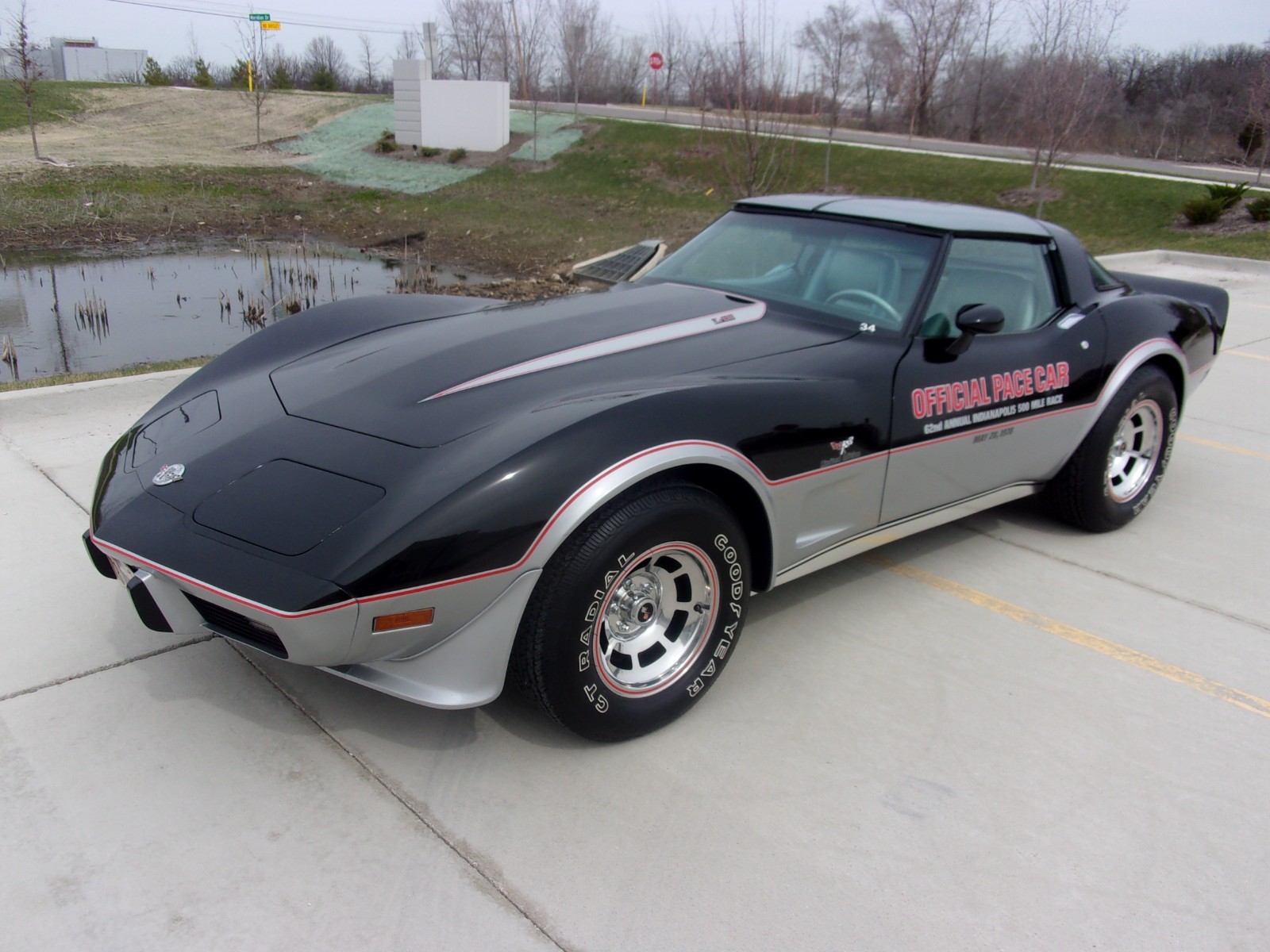 Chevrolet-Corvette-1978-Coupe-2