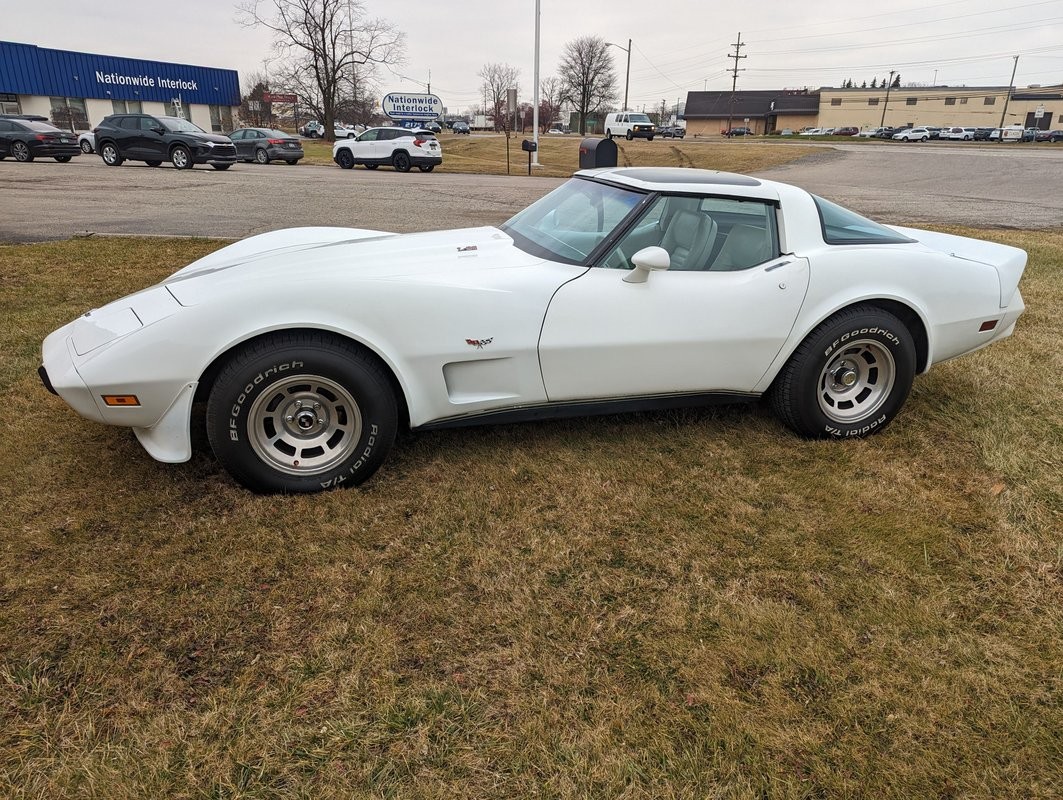 Chevrolet-Corvette-1979-1