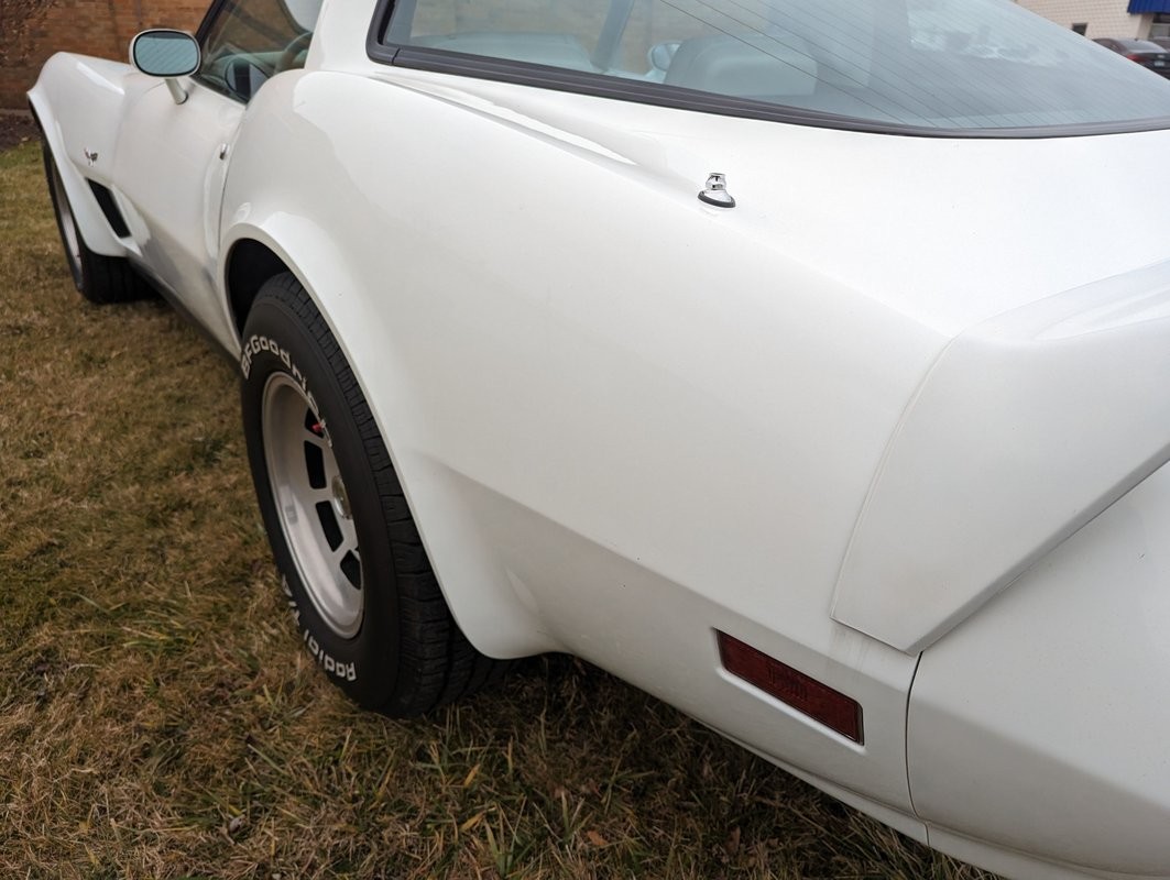 Chevrolet-Corvette-1979-15
