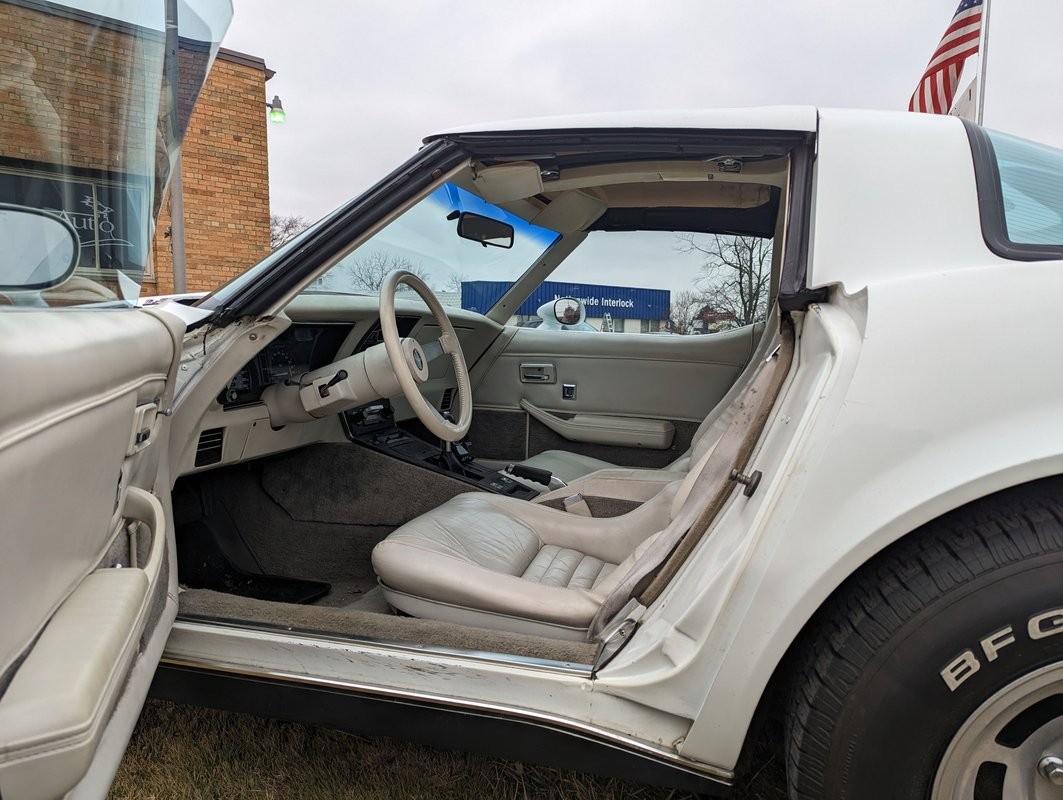 Chevrolet-Corvette-1979-19