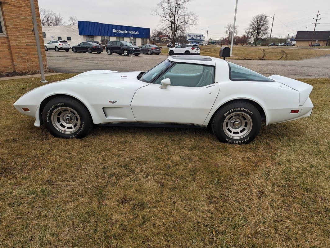 Chevrolet-Corvette-1979-2