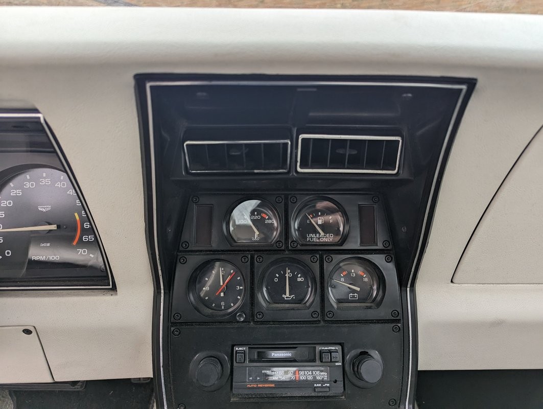 Chevrolet-Corvette-1979-23