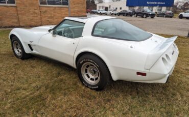 Chevrolet-Corvette-1979-3