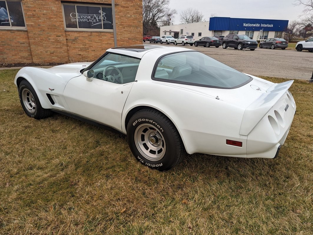 Chevrolet-Corvette-1979-3