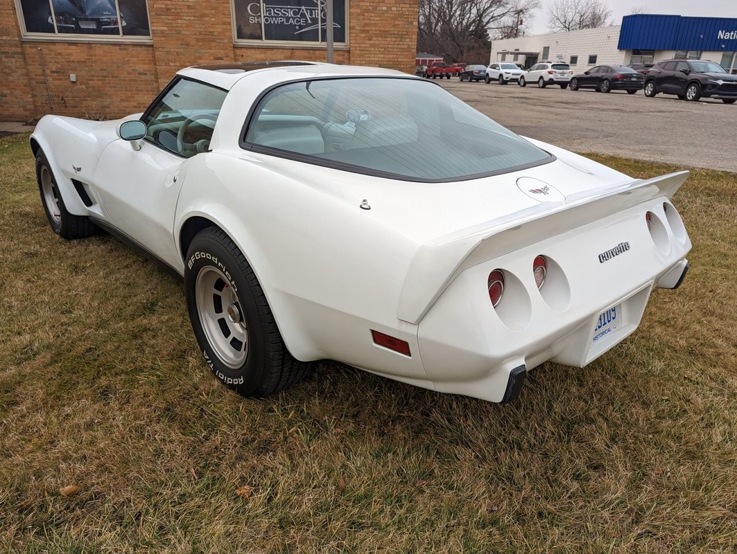Chevrolet-Corvette-1979-4