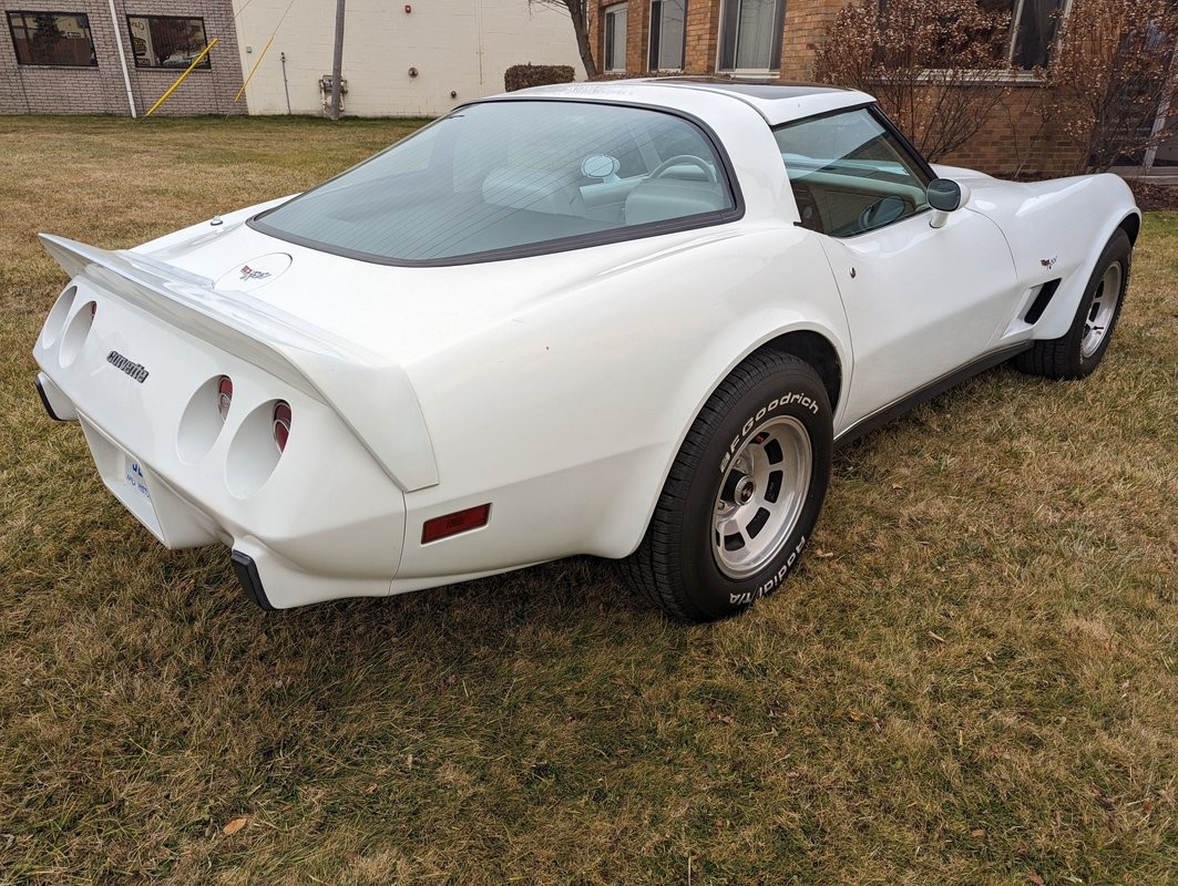 Chevrolet-Corvette-1979-6