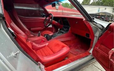 Chevrolet-Corvette-1979-Gray-Red