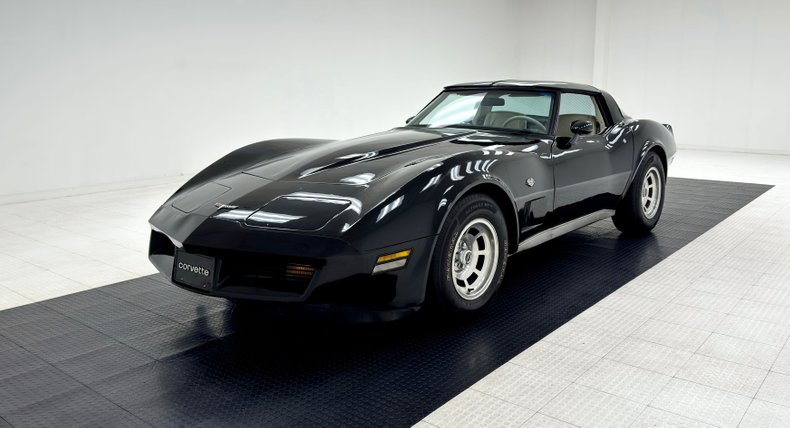 Chevrolet-Corvette-1980-Black-Oyster