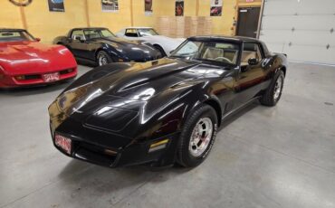 Chevrolet-Corvette-1980-Black-Tan-29