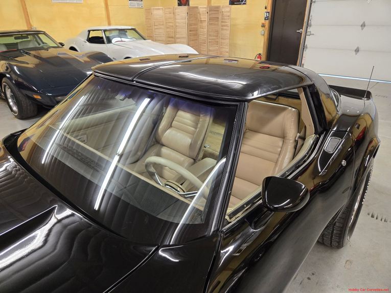 Chevrolet-Corvette-1980-Black-Tan-30