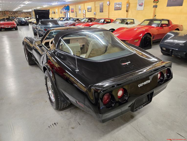 Chevrolet-Corvette-1980-Black-Tan-38