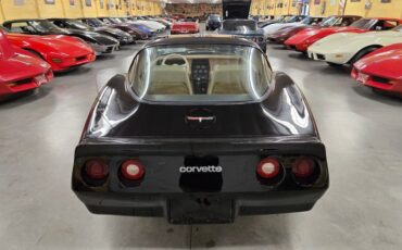 Chevrolet-Corvette-1980-Black-Tan-39