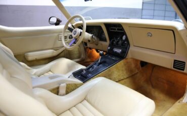 Chevrolet-Corvette-1980-Coupe-10