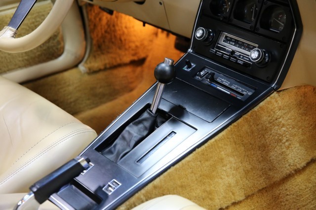 Chevrolet-Corvette-1980-Coupe-16