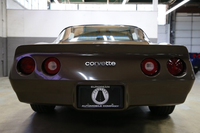 Chevrolet-Corvette-1980-Coupe-19