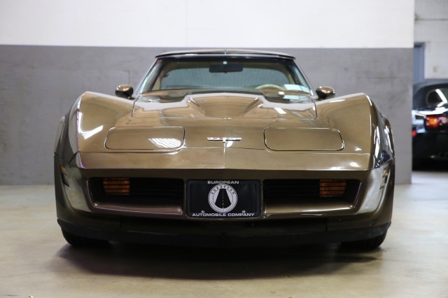 Chevrolet-Corvette-1980-Coupe-2