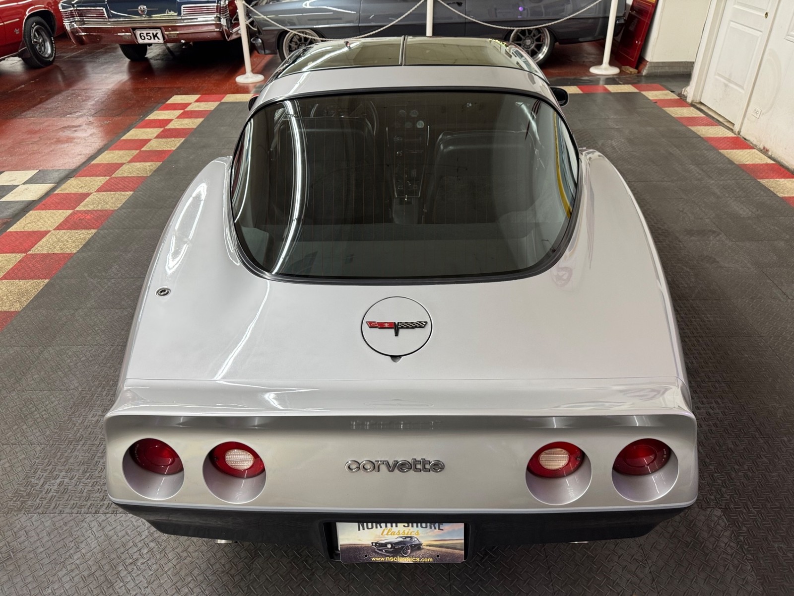Chevrolet-Corvette-1981-Coupe-12