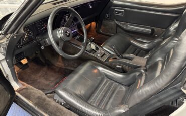 Chevrolet-Corvette-1981-Coupe-14