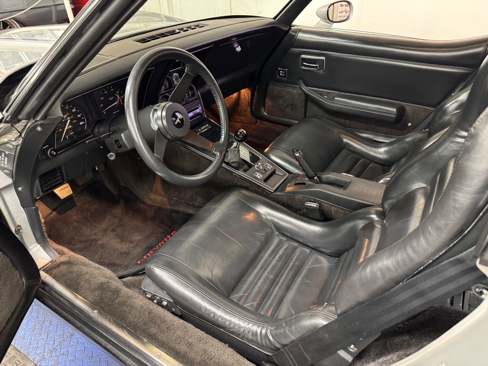 Chevrolet-Corvette-1981-Coupe-14