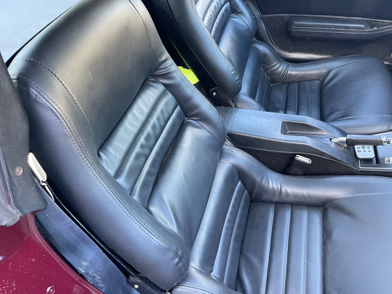 Chevrolet-Corvette-1981-Coupe-15