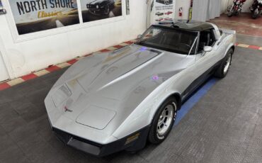 Chevrolet-Corvette-1981-Coupe-19