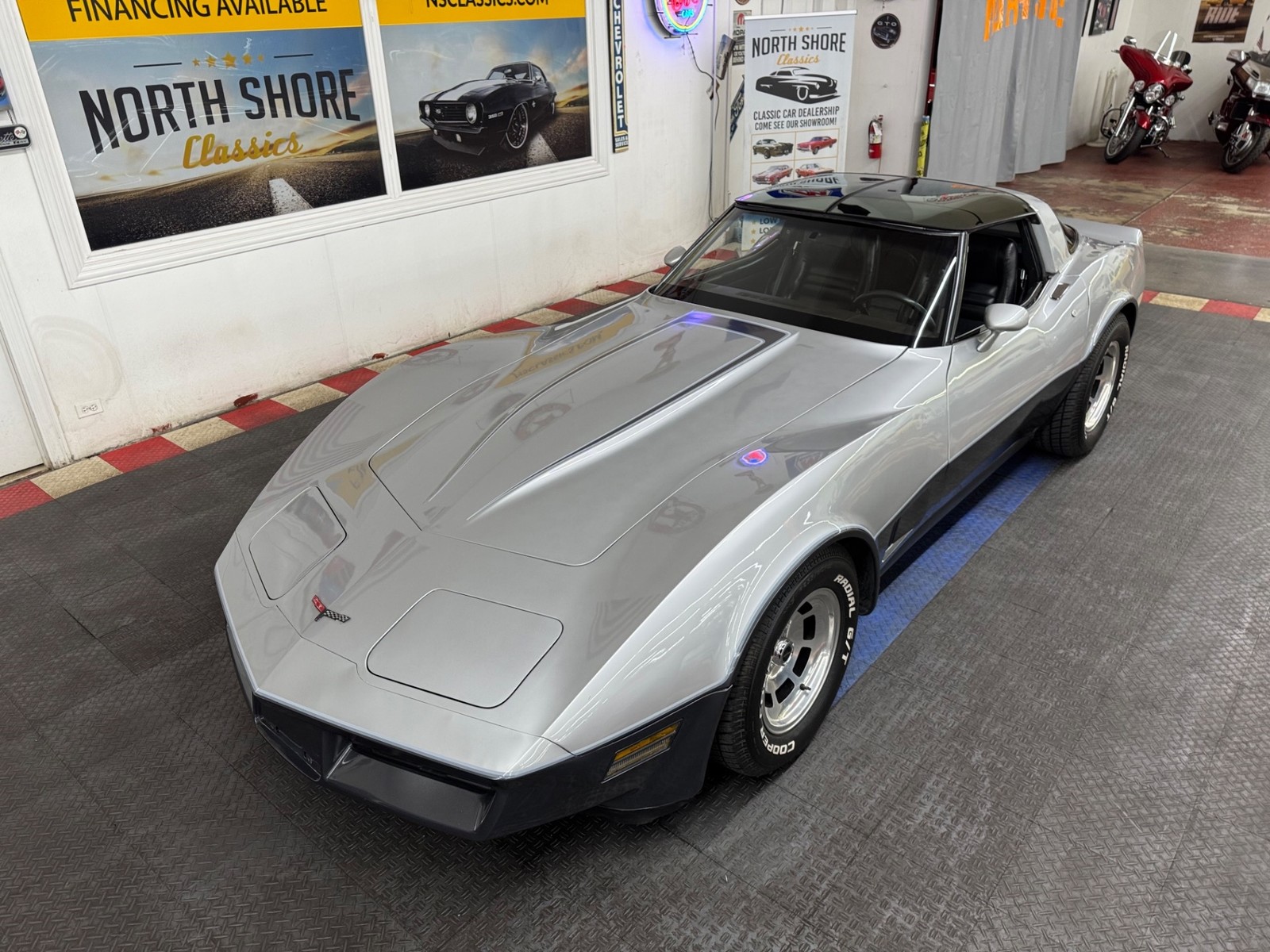 Chevrolet-Corvette-1981-Coupe-19