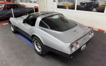 Chevrolet-Corvette-1981-Coupe-2