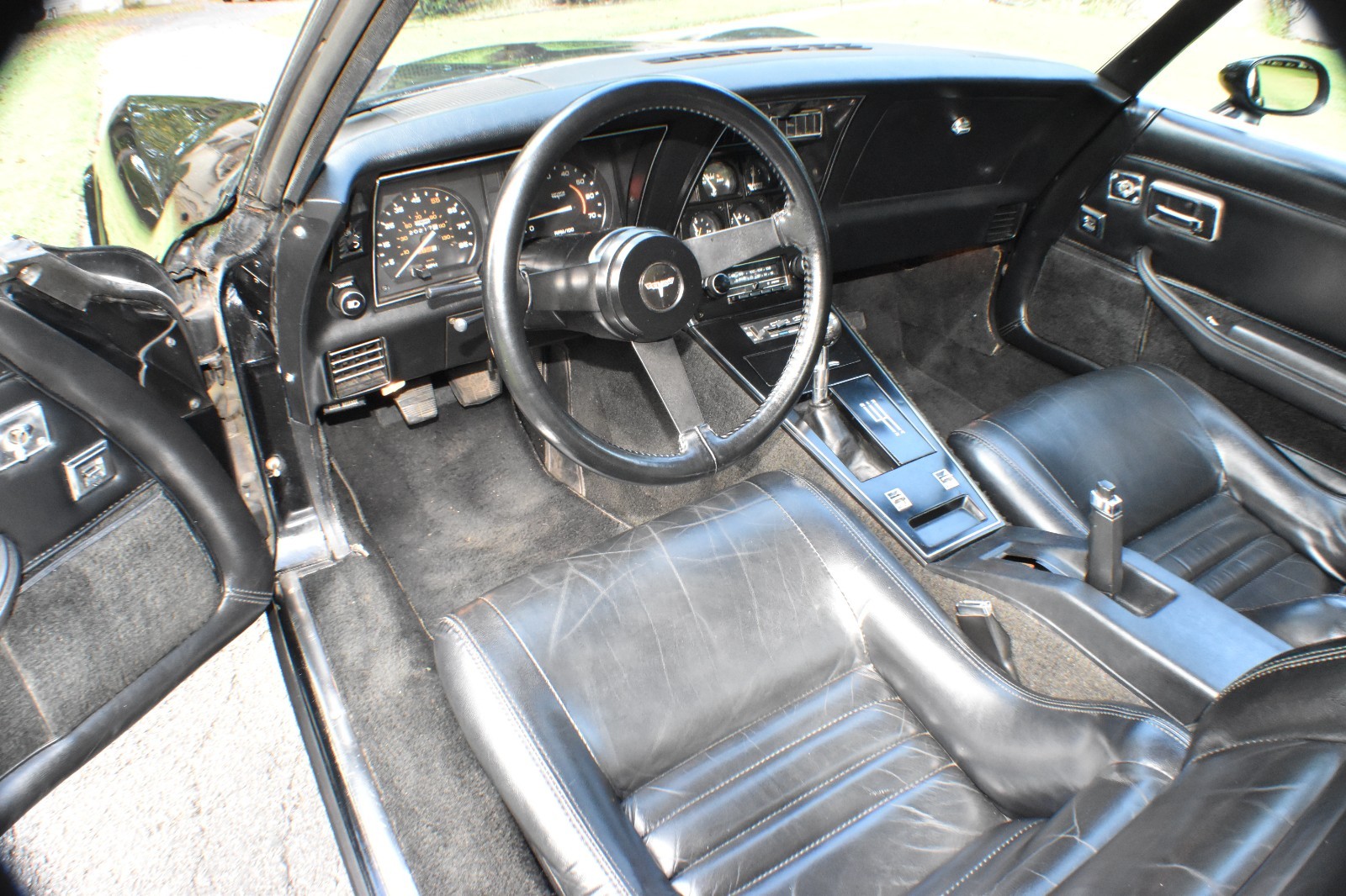Chevrolet-Corvette-1981-Coupe-21