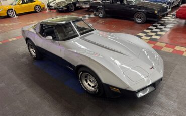 Chevrolet-Corvette-1981-Coupe-21
